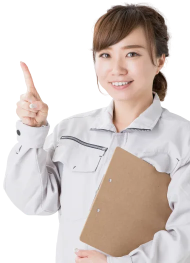 笑顔で指をさすスタッフ